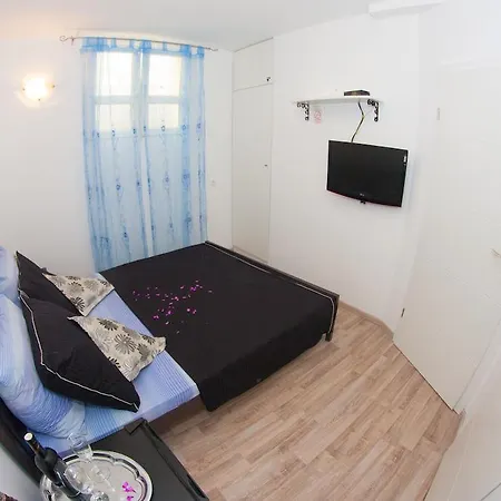 Pensjonat Dora Varos 3*